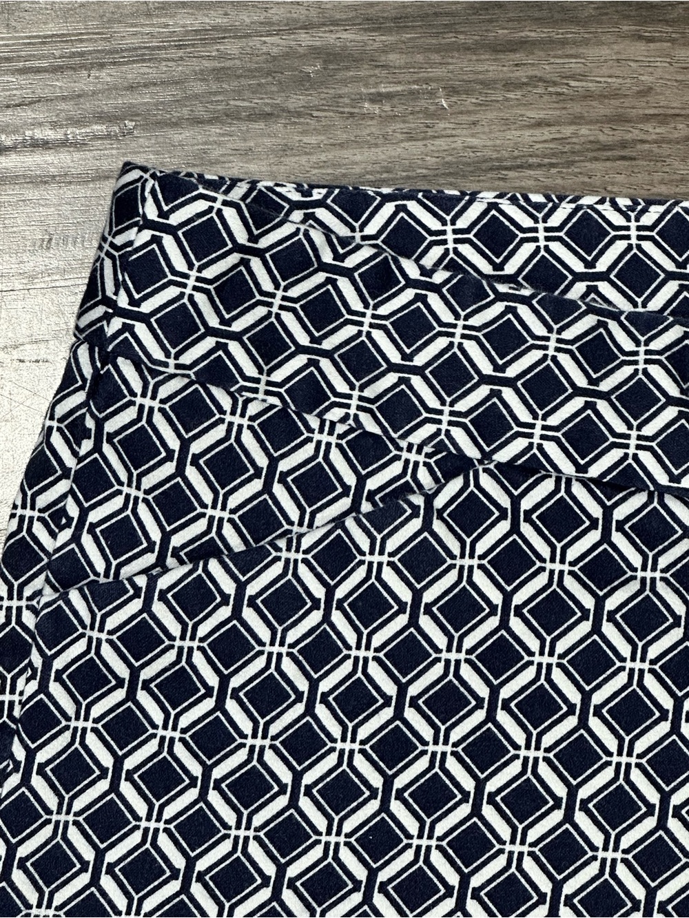 LAUNDRY BY SHELLI SEGAL Navy & White Geometric Print Flat Front Cropped Pants 8 - Picture 3 of 11